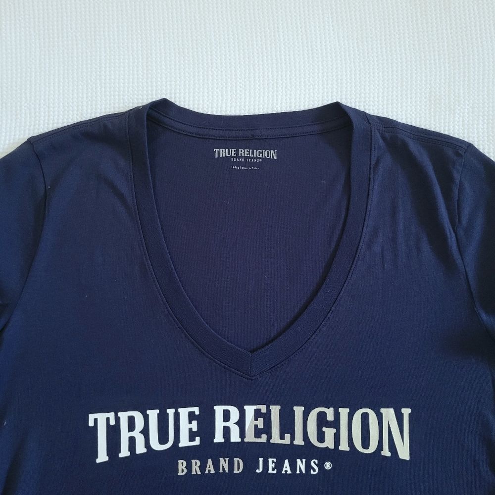 True Religion🙏 Split V-Neck Tee💙 - NWT - Picture 4 of 16